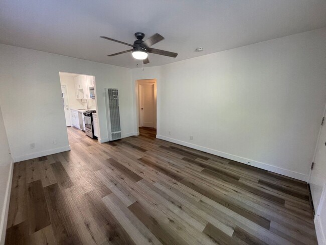 2250-54 Garnet Ave in San Diego, CA - Building Photo - Building Photo
