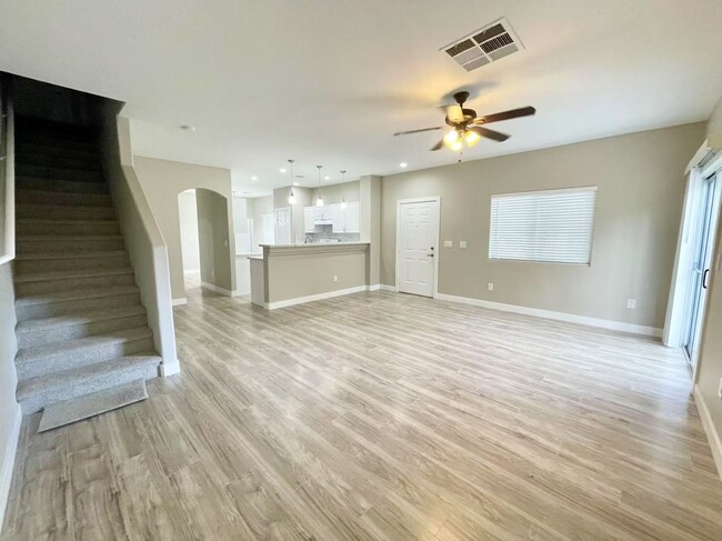 8635 Tomnitz Ave in Las Vegas, NV - Building Photo - Building Photo