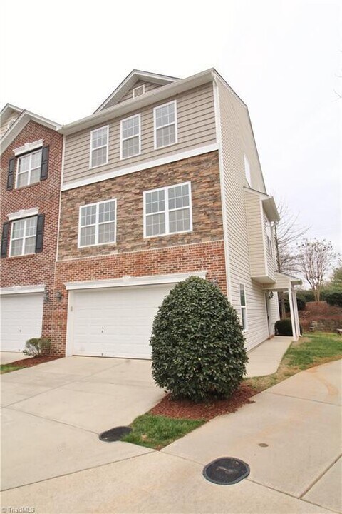 44 Ackland Dr in Greensboro, NC - Building Photo