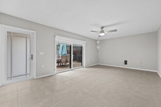 5814 SE Windsong Ln in Stuart, FL - Building Photo - Building Photo