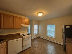 213 Beacon St, Unit 4 in Somerville, MA - Building Photo - Building Photo