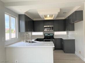 10108 Basalt Hollow Ave in Las Vegas, NV - Building Photo - Building Photo