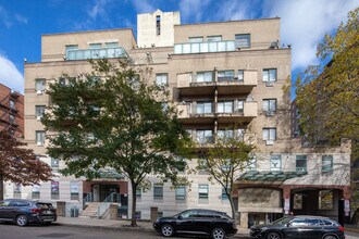 4231 Colden St in Flushing, NY - Building Photo - Building Photo