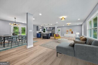 3266 W Manor Ln SW in Atlanta, GA - Building Photo - Building Photo