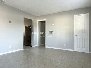 2428 Miss Muffet Ln W in Jacksonville, FL - Building Photo - Building Photo