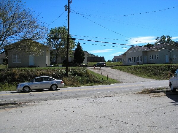 5 unit multifamily in Demorest, GA - Foto de edificio