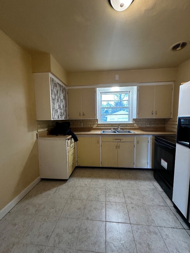 property at 1652 Stanley St