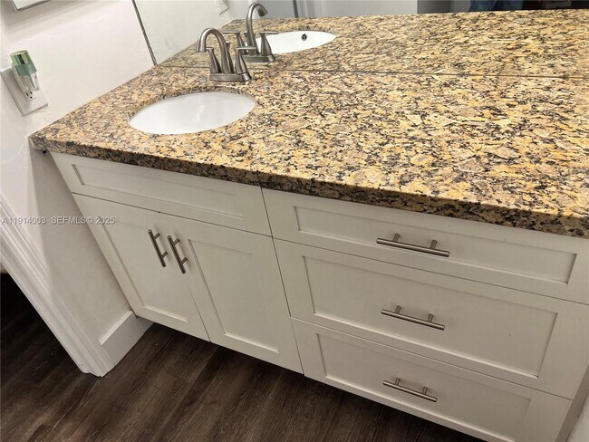 19055 NW 62nd Ave in Hialeah, FL - Building Photo - Building Photo