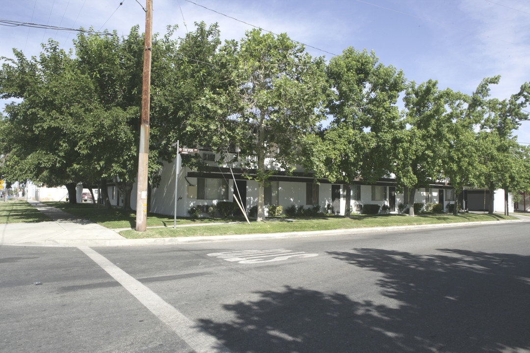 Greentree Apartments in Lancaster, CA - Building Photo