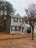 300 Burley Dr in Hubert, NC - Building Photo