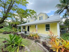6130 Painted Leaf Ln in Naples, FL - Foto de edificio - Building Photo
