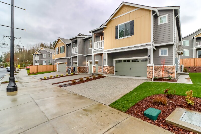 8319 E Gilman Ave in Arlington, WA - Foto de edificio