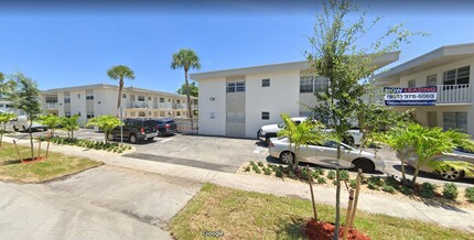 2418 Polk St in Hollywood, FL - Building Photo - Building Photo