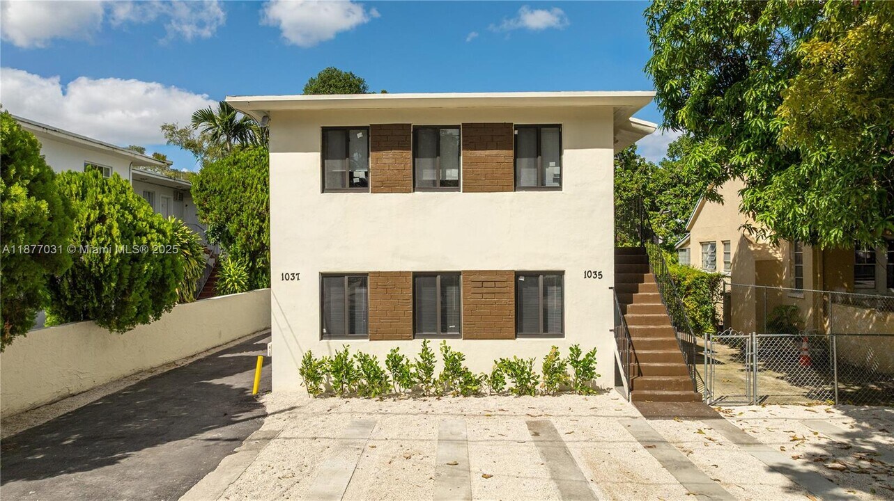 1035 SW 4th St in Miami, FL - Building Photo
