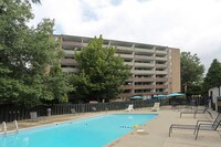 Building Photo - Fairway Tower and Manor Apartamentos in Akron, Ohio