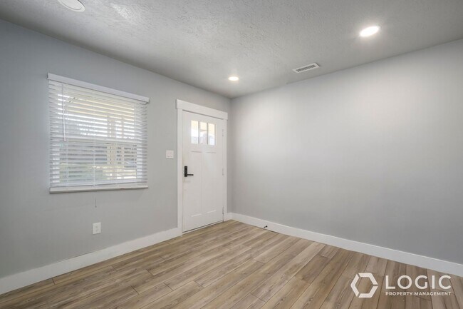 42 W 500 N in Salt Lake City, UT - Building Photo - Building Photo