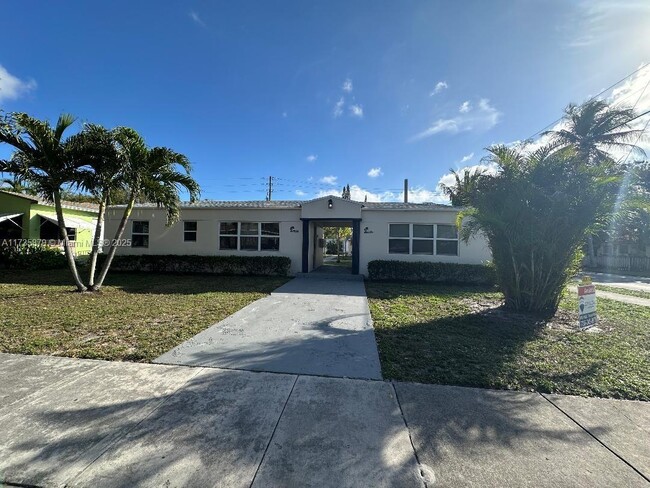 1956 Lincoln St in Hollywood, FL - Building Photo - Building Photo