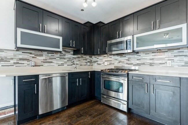 704 GRAND St in Jersey City, NJ - Building Photo - Building Photo
