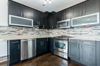704 Grand St in Jersey City, NJ - Building Photo - Building Photo