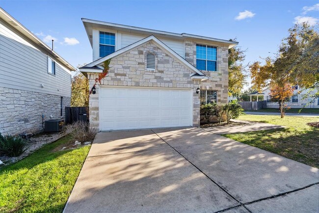 11117 Los Comancheros Rd in Austin, TX - Building Photo - Building Photo