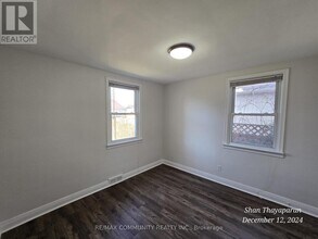 6023 Montrose Rd in Niagara Falls, ON - Building Photo - Building Photo