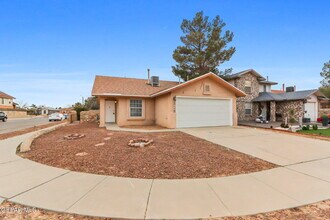 12130 Rd House Dr in El Paso, TX - Building Photo - Building Photo