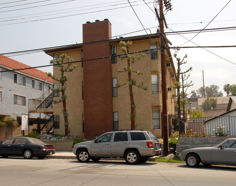 10234 Tujunga Canyon Blvd in Tujunga, CA - Building Photo