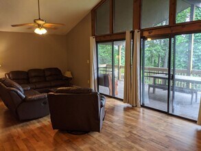 1129 Wake Robin Dr in Cullowhee, NC - Foto de edificio - Building Photo