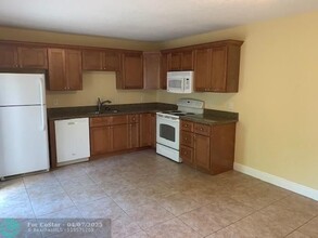 2334 Waterside Dr in Lake Worth Beach, FL - Building Photo - Building Photo