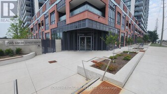 2545 Simcoe St N in Oshawa, ON - Building Photo