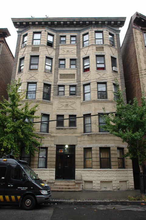 21 Lawrence St in Yonkers, NY - Foto de edificio