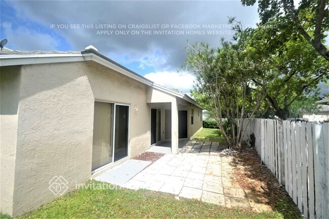 801 NW 99th Ave in Plantation, FL - Building Photo - Building Photo