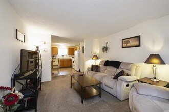 481 Merrimack St-Unit -4 in Manchester, NH - Foto de edificio - Building Photo