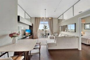 2100 Van Buren St in Hollywood, FL - Building Photo