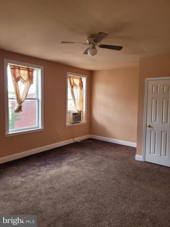 property at 1433 W Baltimore St