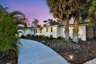 12870 101st Way N in Largo, FL - Building Photo