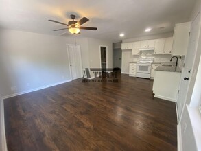 5127 Point La Vista Rd in Malakoff, TX - Foto de edificio - Building Photo