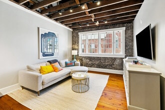 1215 Louisiana Ave, Unit 207 in New Orleans, LA - Foto de edificio - Building Photo