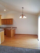 1607 51st St SW in Fargo, ND - Building Photo