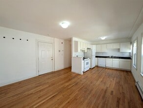 35 Roberts Rd, Unit 33-2R in Cambridge, MA - Building Photo - Building Photo