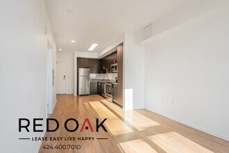 5837 W Sunset Blvd in Los Angeles, CA - Building Photo - Building Photo