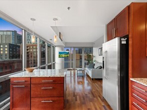 929 Portland Ave in Minneapolis, MN - Building Photo - Building Photo