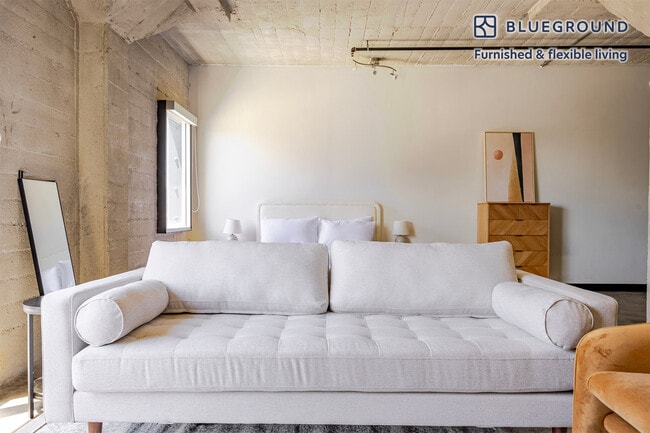 1617 Cosmo St in Los Angeles, CA - Building Photo - Building Photo