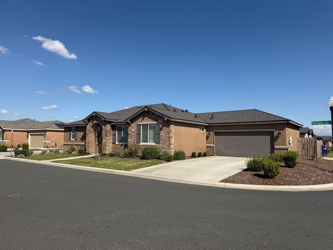 4044 S Fontana St in Visalia, CA - Building Photo - Building Photo