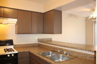 1481 Living Desert Dr-Unit -A in Las Vegas, NV - Building Photo - Building Photo