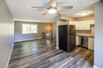 11921 Golden Blvd in Bellevue, NE - Building Photo - Building Photo