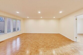 475 Laurel Ave in Highland Park, IL - Building Photo - Building Photo