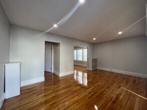 10 Cady Ave, Unit 1 in Somerville, MA - Foto de edificio - Building Photo