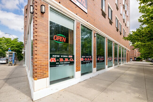 149-06 Northern Blvd in Flushing, NY - Foto de edificio - Building Photo