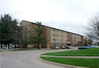 Leo Dugan Apartments in Cuyahoga Falls, OH - Building Photo - Building Photo